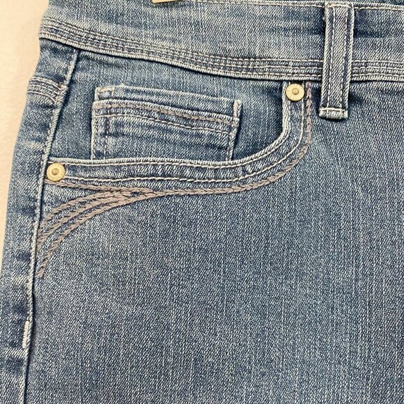 Style & Co Medium Wash Straight Leg Jeans - Size 4 - Picture 3 of 5